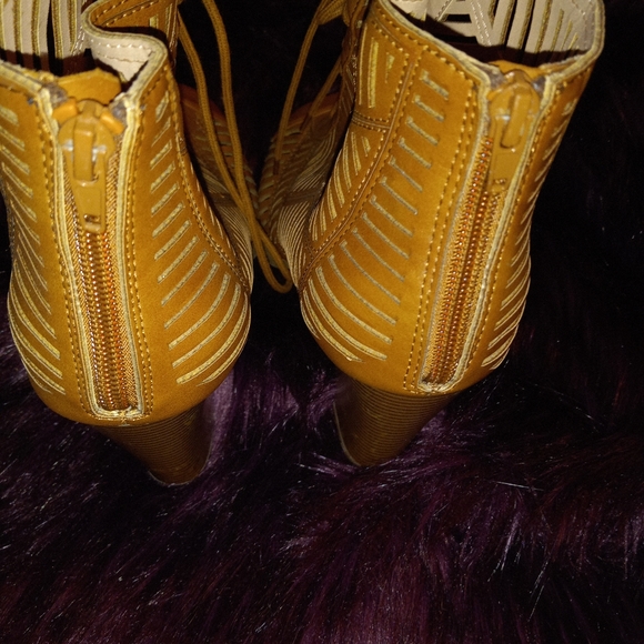 Block Heels - Picture 3 of 6